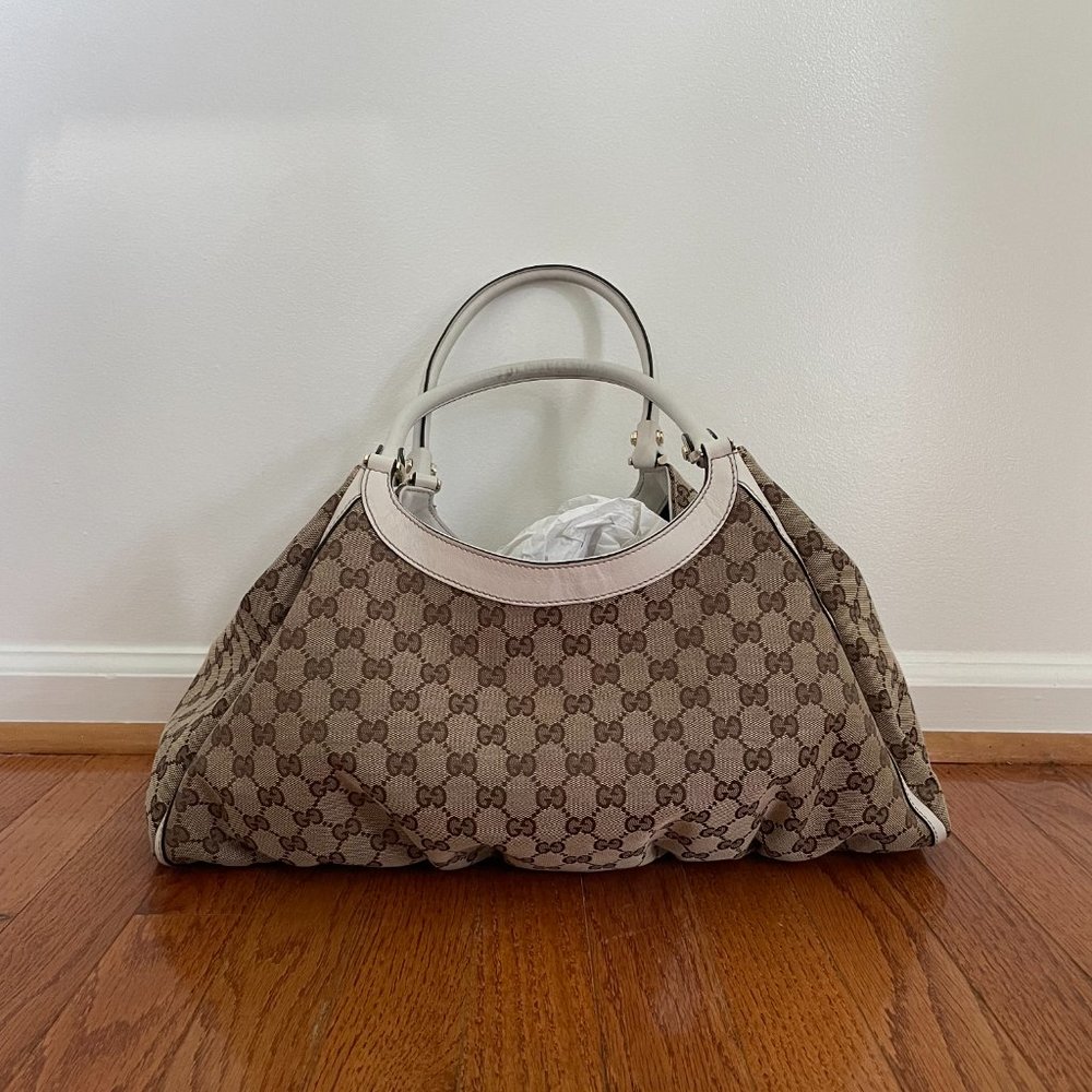 Gucci medium size handbag. Rarity, prestige and status symbol is the Gucci brand - Picture 2 of 8